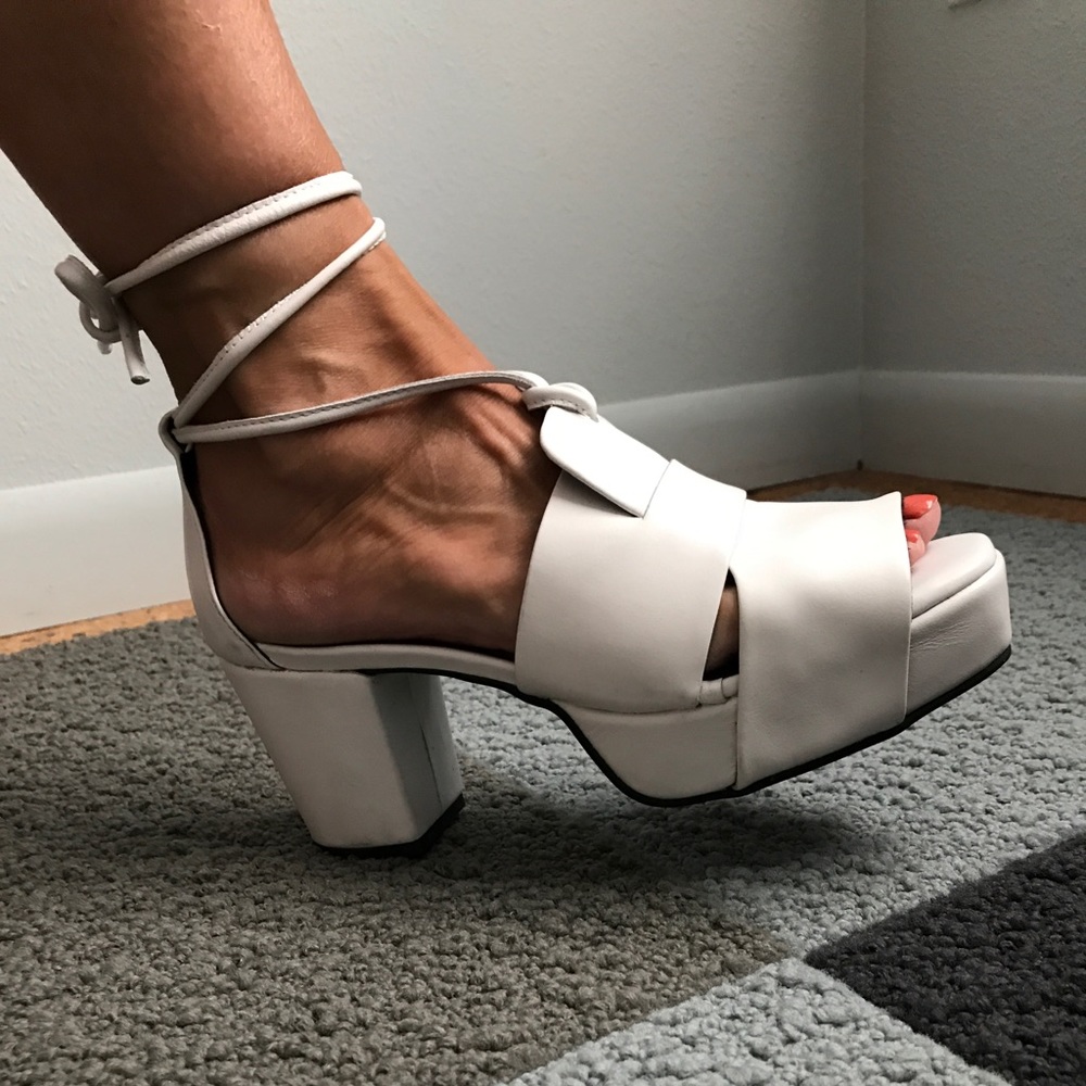 NIB Solestruck Gotham - white, size 7 shoes